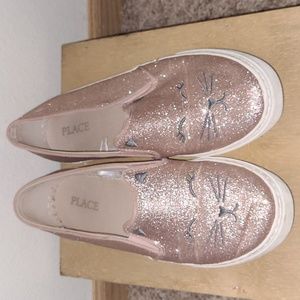 The children's place size 5 shoes